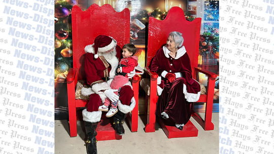 Community members enjoy Buda Holiday Lights