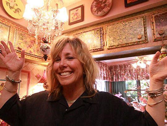 A world of color:  Buda woman uses home for self expression