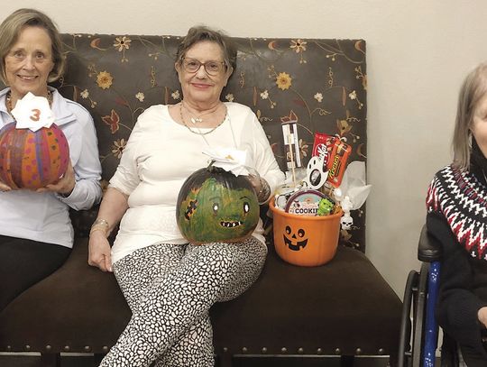 Alexis Pointe holds pumpkin painting contest
