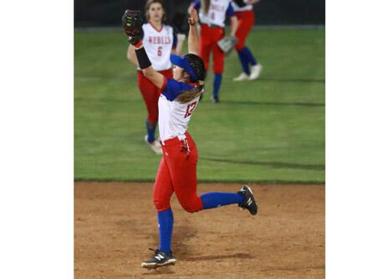 Austin Maroons blasts Hays softball 6-1