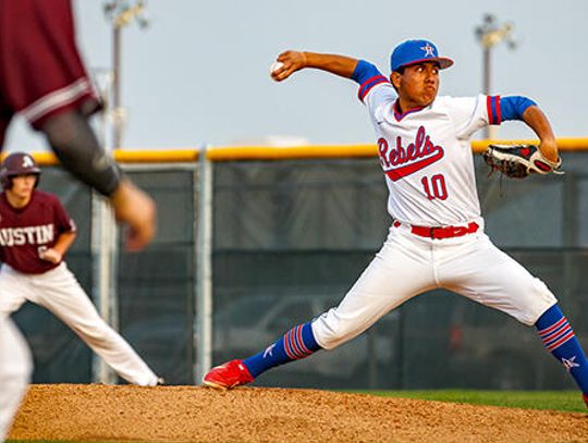 Austin Maroons spoil Hays field debut 6-4