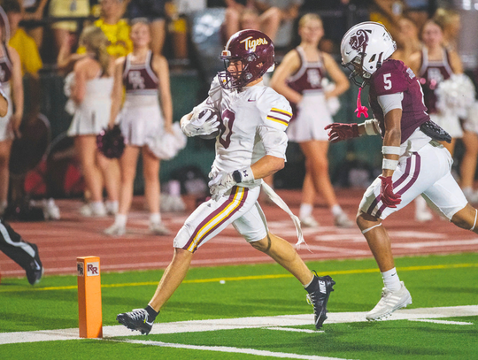 Big plays lift Round Rock past Dripping Springs, 35-25