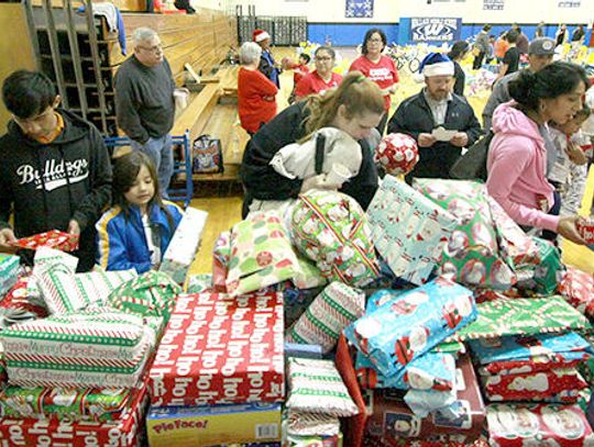 Blue Santa: Kyle police spread cheer when times are blue