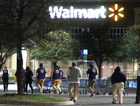 Bomb threat leaves shoppers in the cold