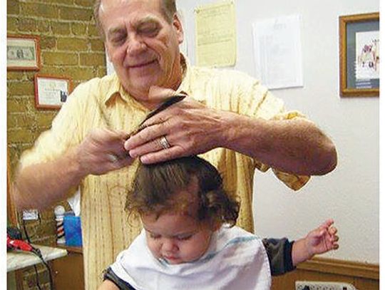Buda barber passes away