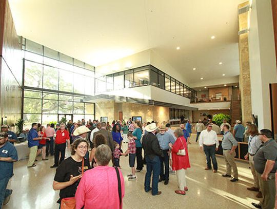 Buda celebrates opening  of new municipal building