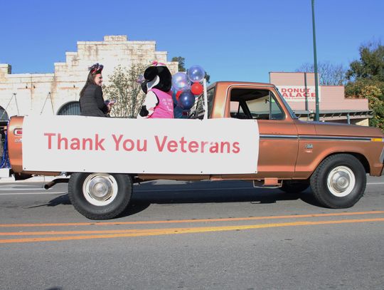 Buda honors veterans with parade