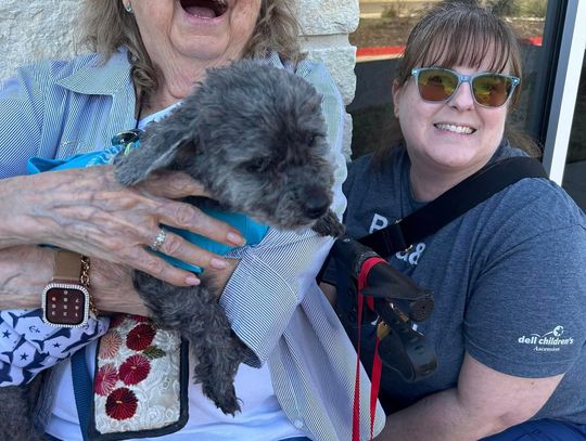 Buda Oaks seniors host ‘Spoil Your Pet Day’