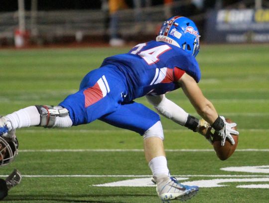 Cavs take down Rebs  44-28 on senior night