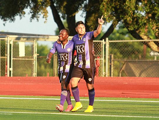 Central Texas  Lobos shred Shreveport in season finale