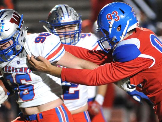 Chaps cruise past Hays 65-7