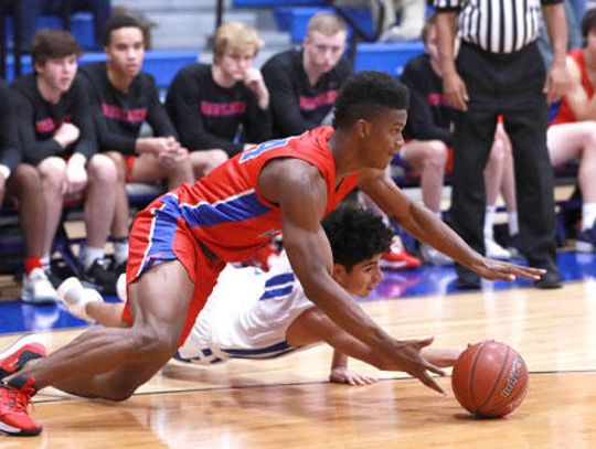 Chaps overpower Lobos 55-33