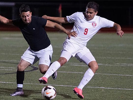Current, former Lobos square off in annual alumni game
