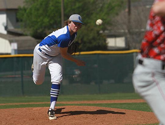 Despite 3-game winning streak, Lobos fall 2-3 in district