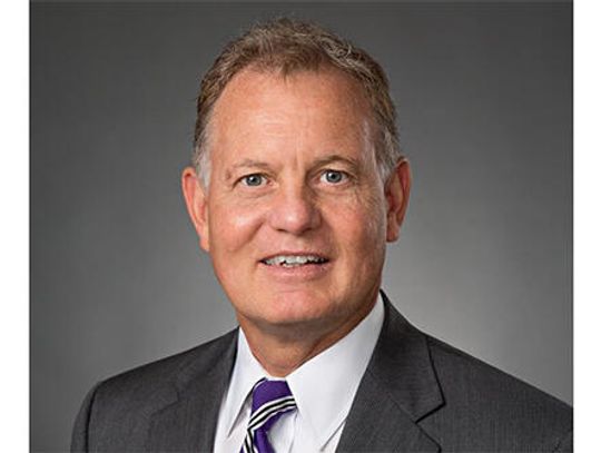 District leader to resign