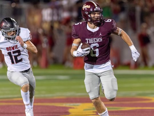 Dripping Springs Tigers run past Bowie Bulldogs