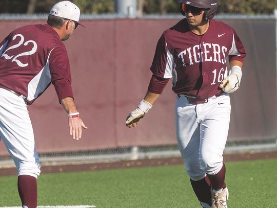 Dripping Springs Tigers top Georgetown East View Patriots