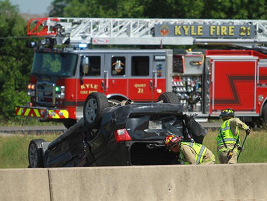 Driver flees rollover wreck in Kyle