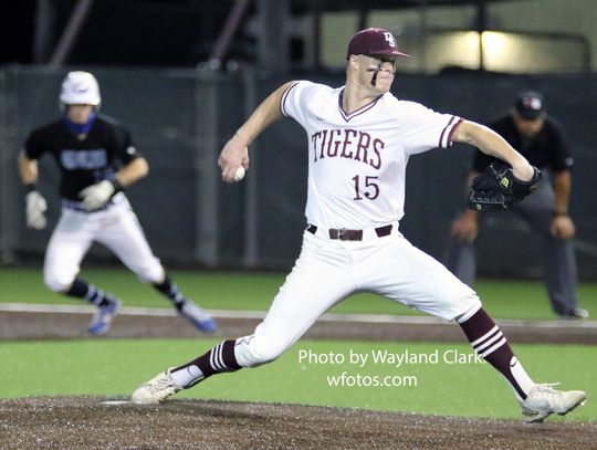 DS falls in 14-inning bi-district playoff