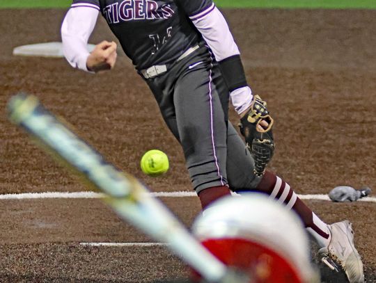 DSHS softball plays in memorial tournament