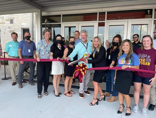 DSISD holds Walnut Springs ribbon-cutting