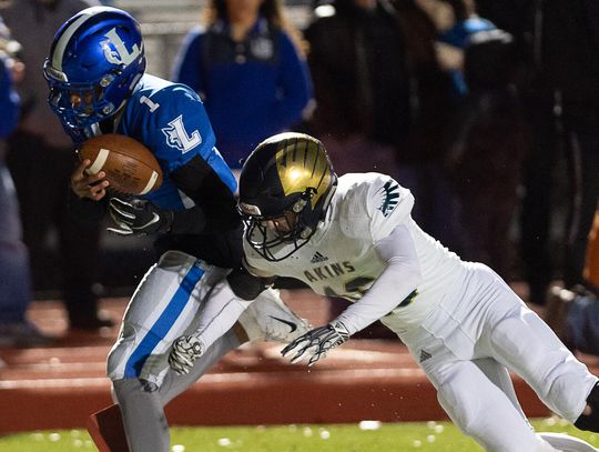 Early miscues hurt Lobos in season ending loss to Akins
