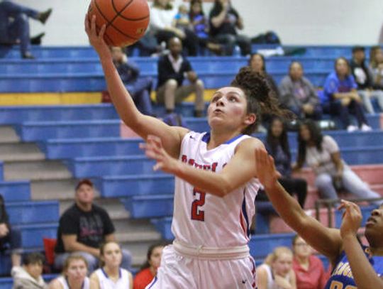 Fresh faces populate Lady Rebs basketball in 2017 season