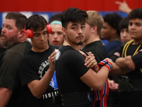 Gold medal meet for Lobo lifters