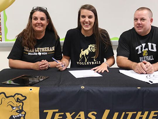 Hall signs to Texas Lutheran