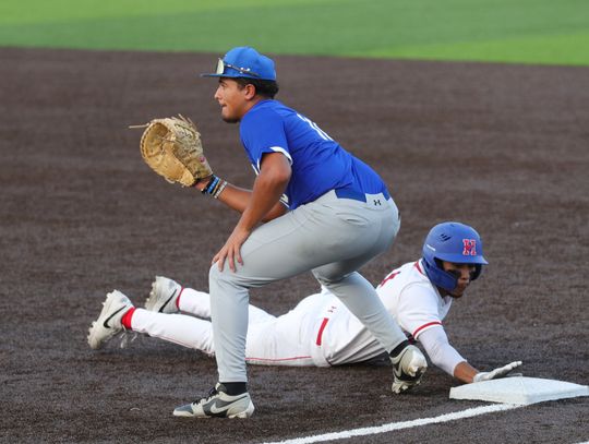 Hays Hawks defeats Lehman Lobos to clinch playoffs