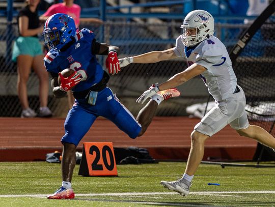 Hays Hawks pull away from Leander Lions for 45-13 victory