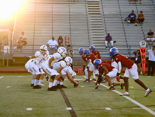 Hays Hawks soar over Elgin Wildcats