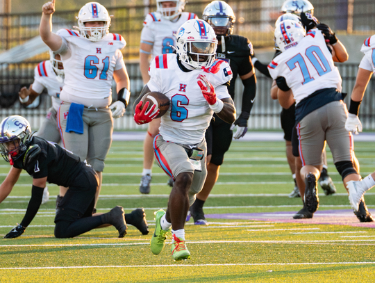 Hays High School Hawks dominate San Marcos Rattlers