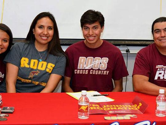 Hays runner signs with Austin College