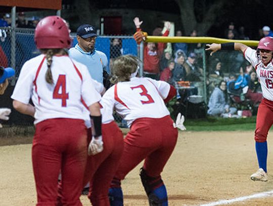 Hays softball run-rules Lobos 14-4