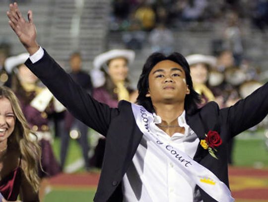 Homecoming royalty accepts accolades