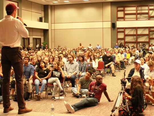 Hundreds turn out for Beto O’Rourke town hall