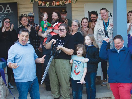 Independent bookstore cuts ribbon in Buda