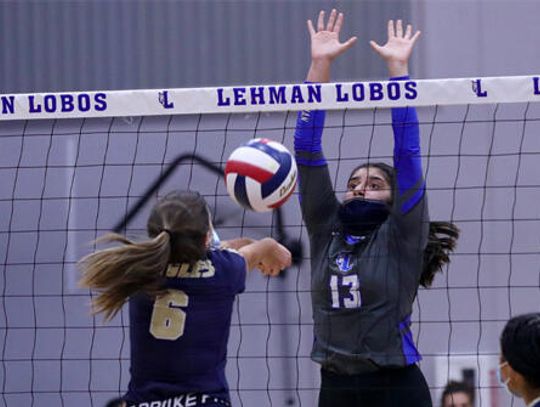 Jag, Lobo V-ballers struggle in district