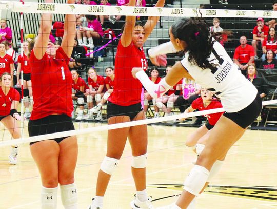 Jaguars stifle Cougars in a big cat showdown