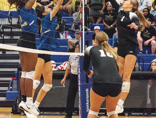 Jaguars sweep Panthers on the road