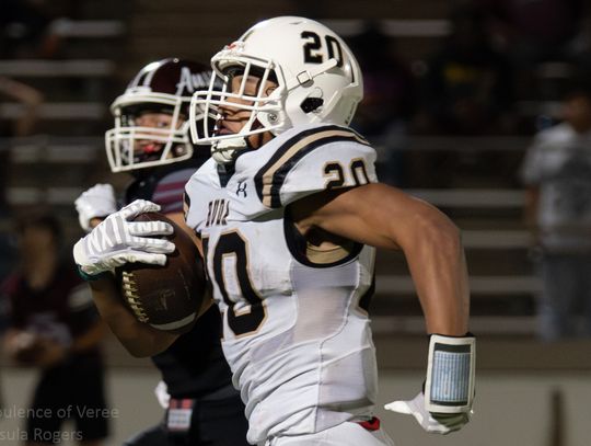 Johnson Jaguars football edges out a win over the Austin Maroons