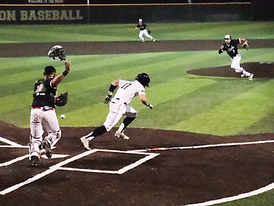 Johnson tops Del Valle 4-1