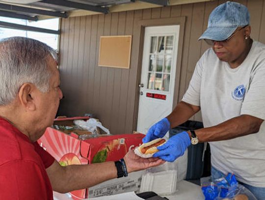 Kyle organizations host free lunch