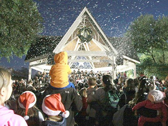Kylites ring in the holidays