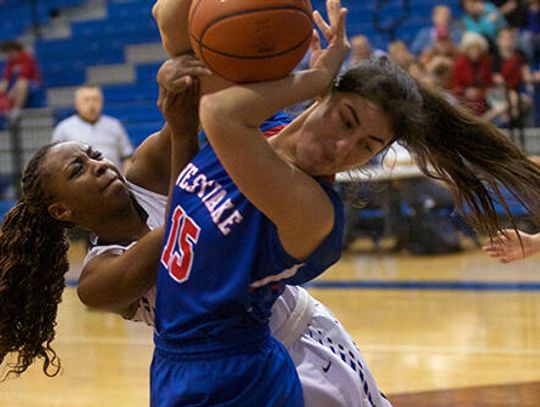 Lady Lobo hoops fall to Chaps
