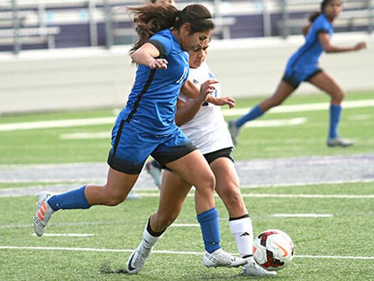 Lady Lobos make progress during run in Rattler tourney