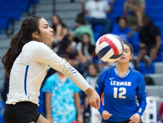 Lady Lobos stun Del Valle in three
