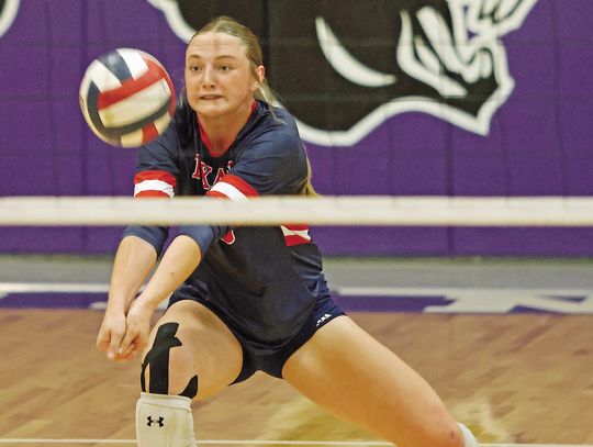 Lady Texans Volleyball wins three straight sets