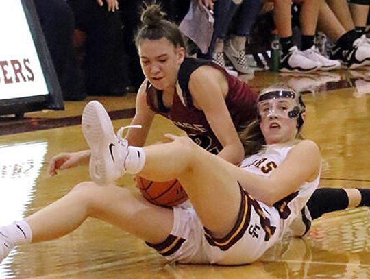 Lady Tigers fall to Cougars 32-28